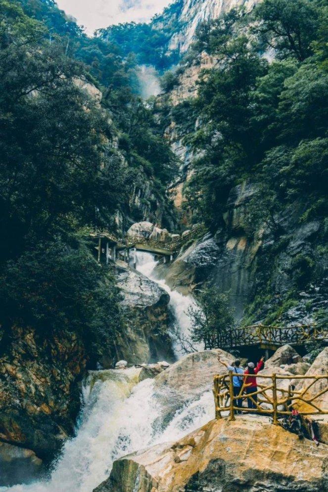 学校不允许学生雨天打伞的做法合理吗？带伞进学校存在什么安全隐患？游戏画面